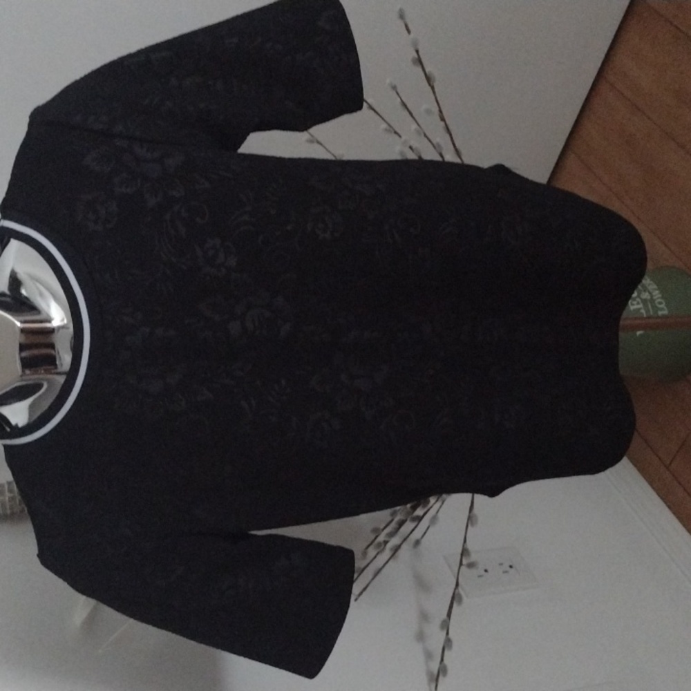 Brody Myles Top size medium ptp 19"